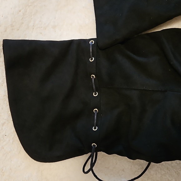 BOOTS - Picture 5 of 8